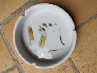 Cigaret motiv askebæger