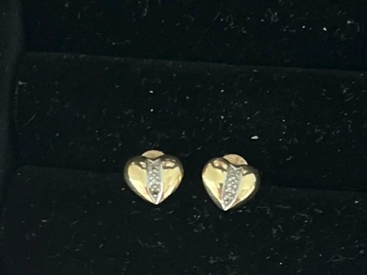 Billede 4 - Hjerteformet øreringe i 14kt med små diamanter