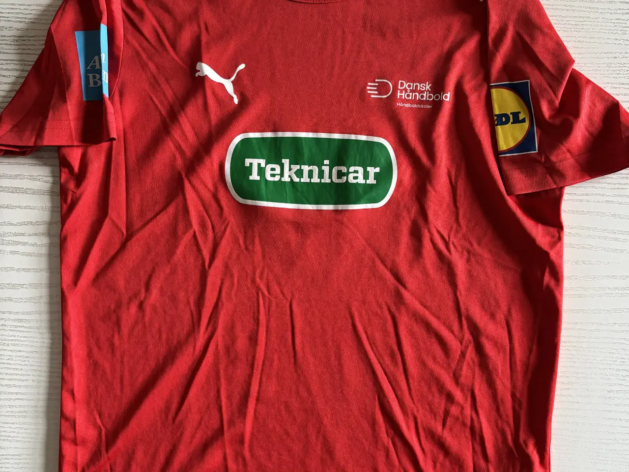 Billede 3 - Sportstøj bluse og shorts Puma str. 152