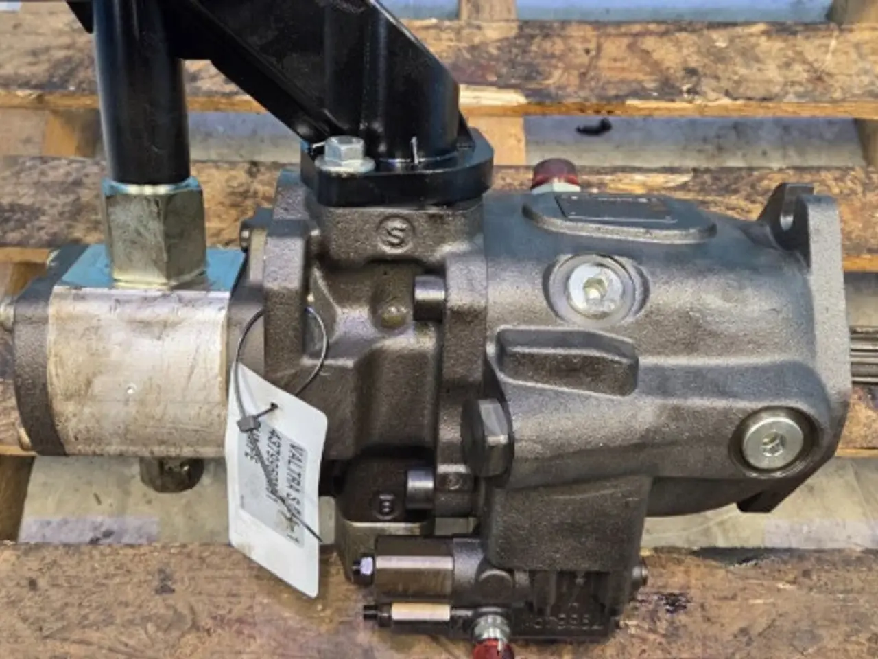 Billede 4 - Valtra  S394   Pumpe   4379960M91