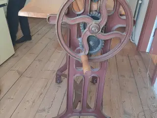 Tøjrulle med håndsving.