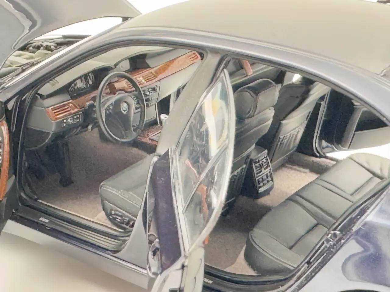 Billede 9 - 2003 BMW 545i V8 Sedan E60 - KYOSHO - 1:18