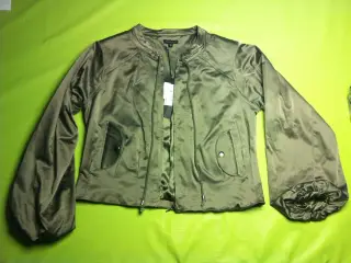 Ny "Mira Mia" jakke, str: M, 249kr