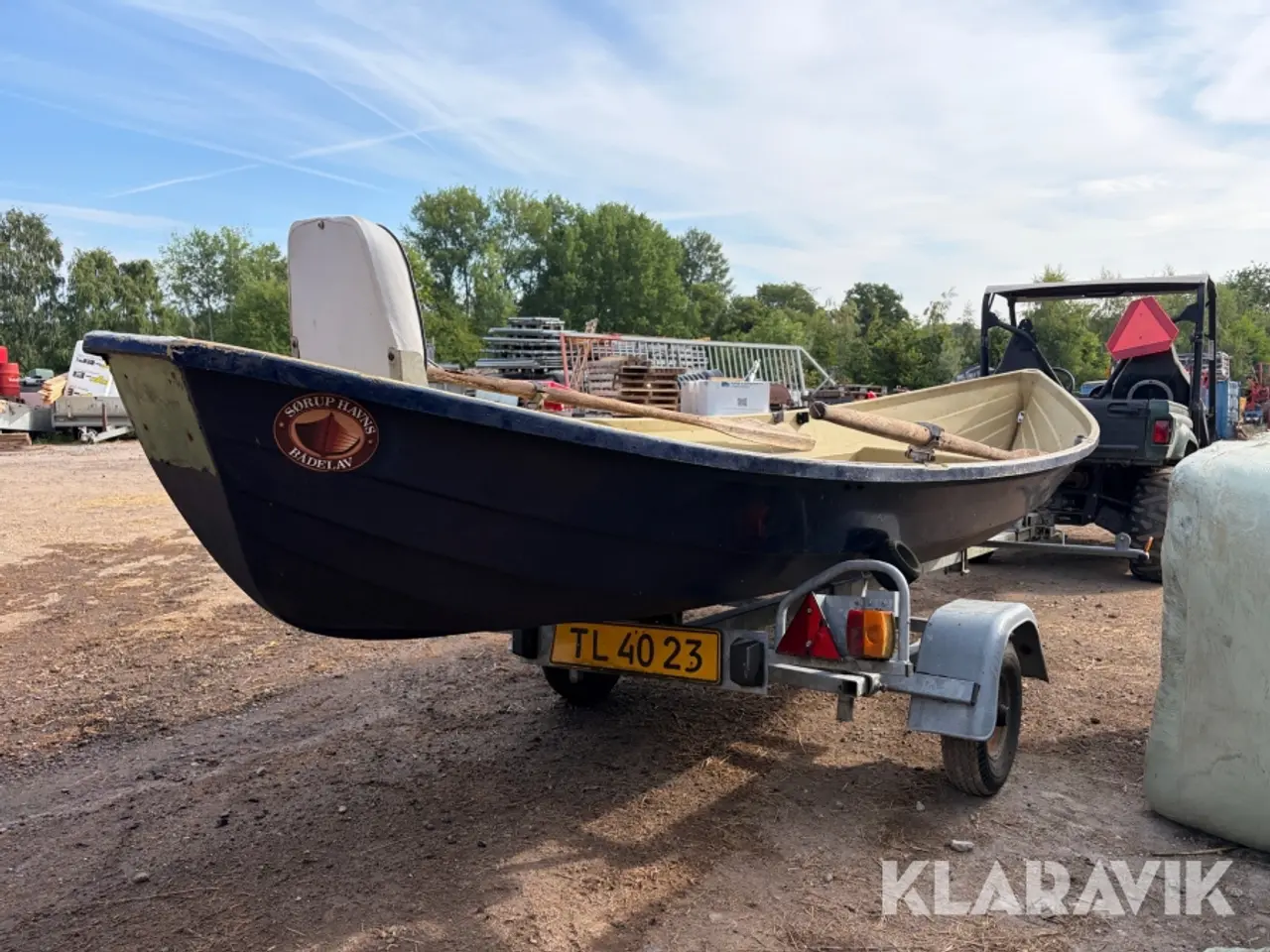 Billede 1 - Glasfiberjolle med Brenderup 402G bådtrailer