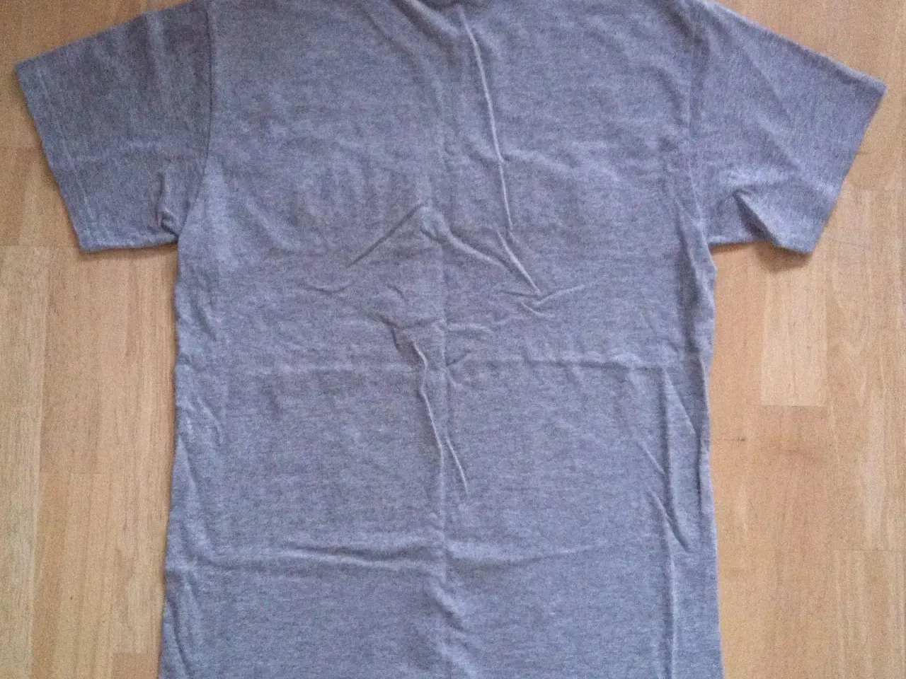 Billede 4 - 2 Gildan T-hirt, Canada, str S, 30kr/stk
