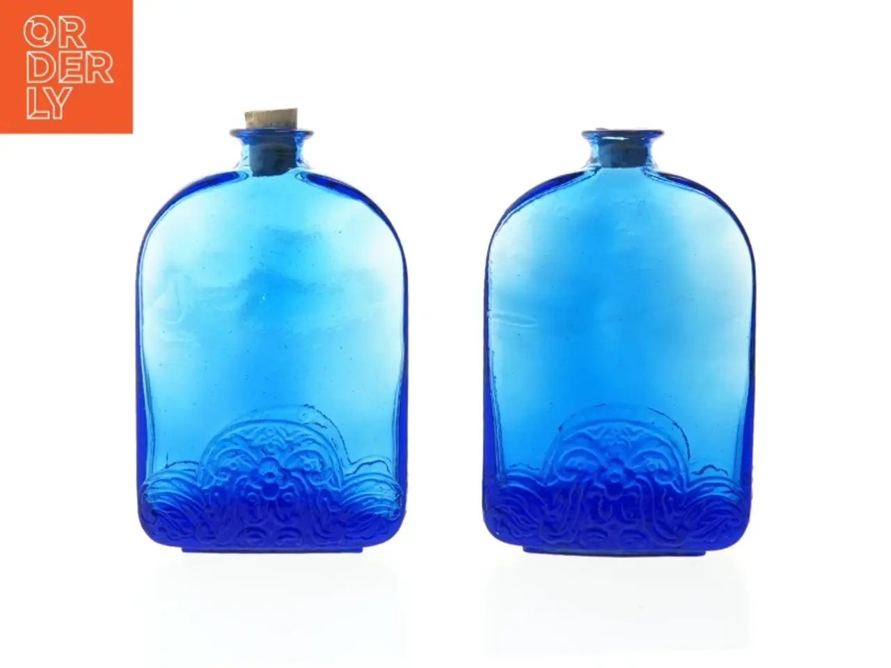 Billede 1 - 2 stk Håndlavede glasflasker med prop (str. H. 14 cm. b. 8,5 cm)