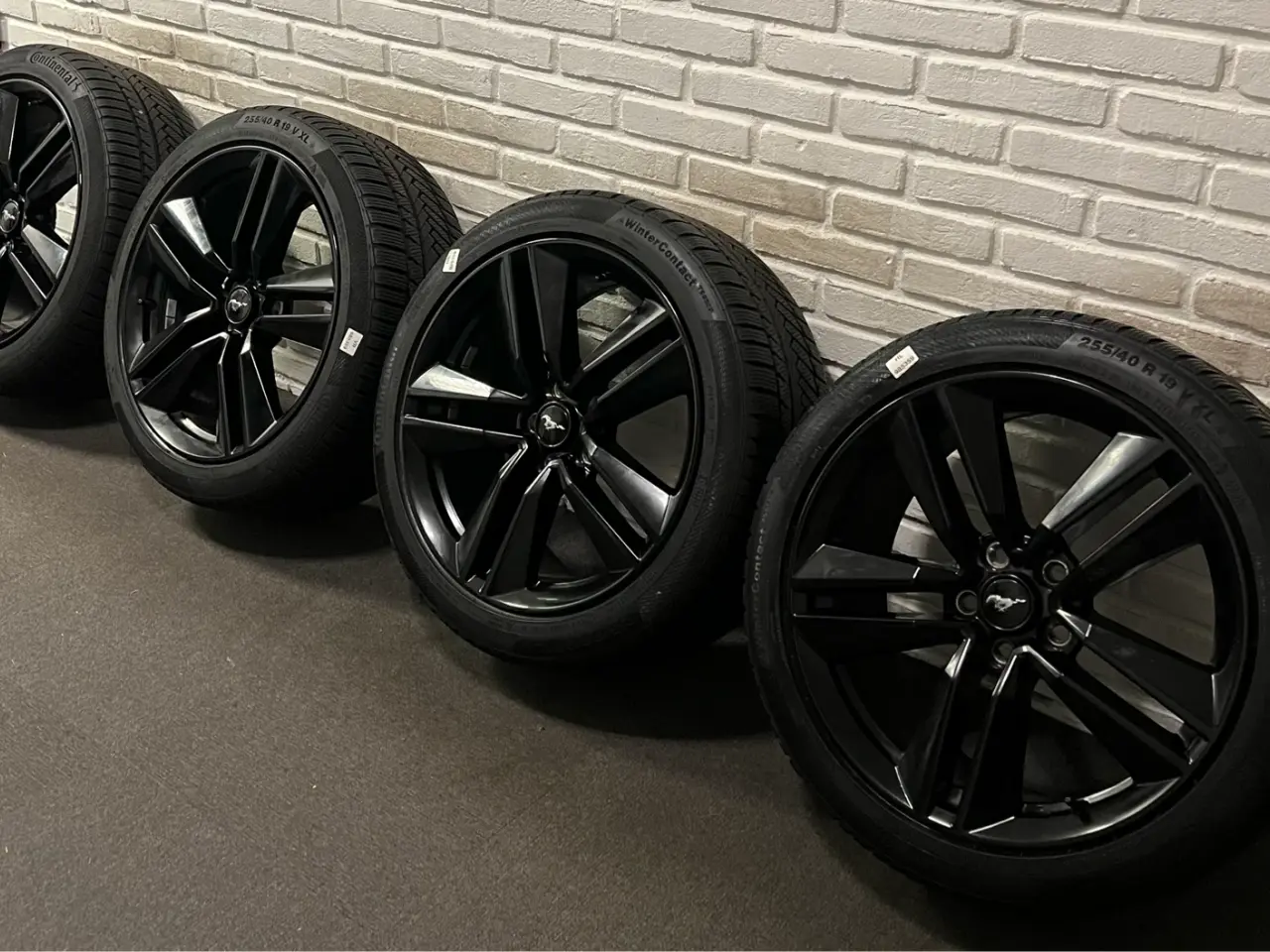 Billede 1 - Mustang fælgsæt med vinterdæk
