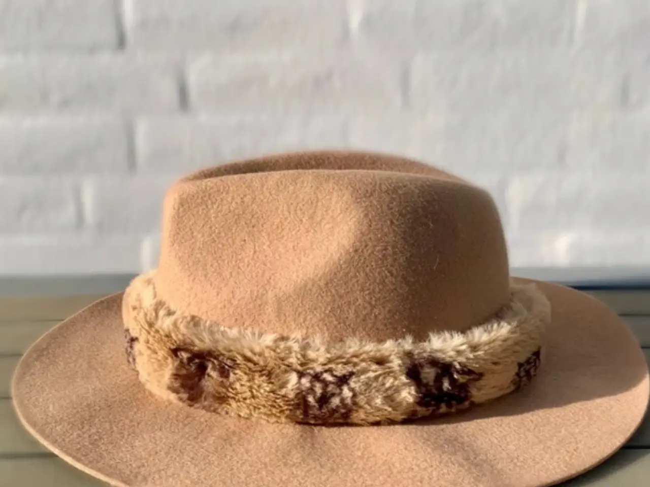 Billede 6 - GUESS 100% uld hat med faux fur