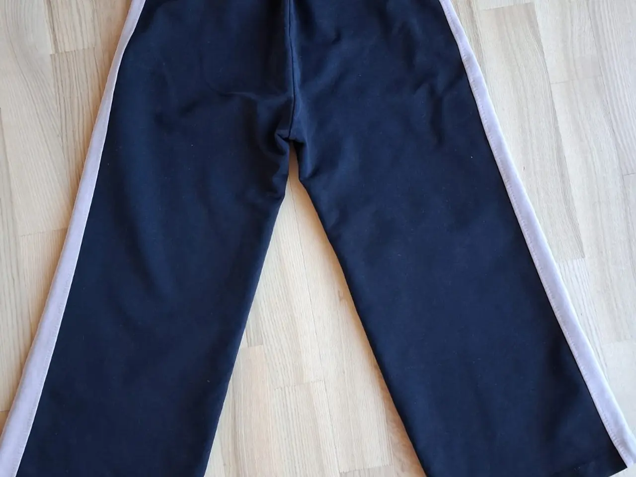 Billede 1 - Sorte joggingbukser til pige, str. 8-9 år, m. lomm