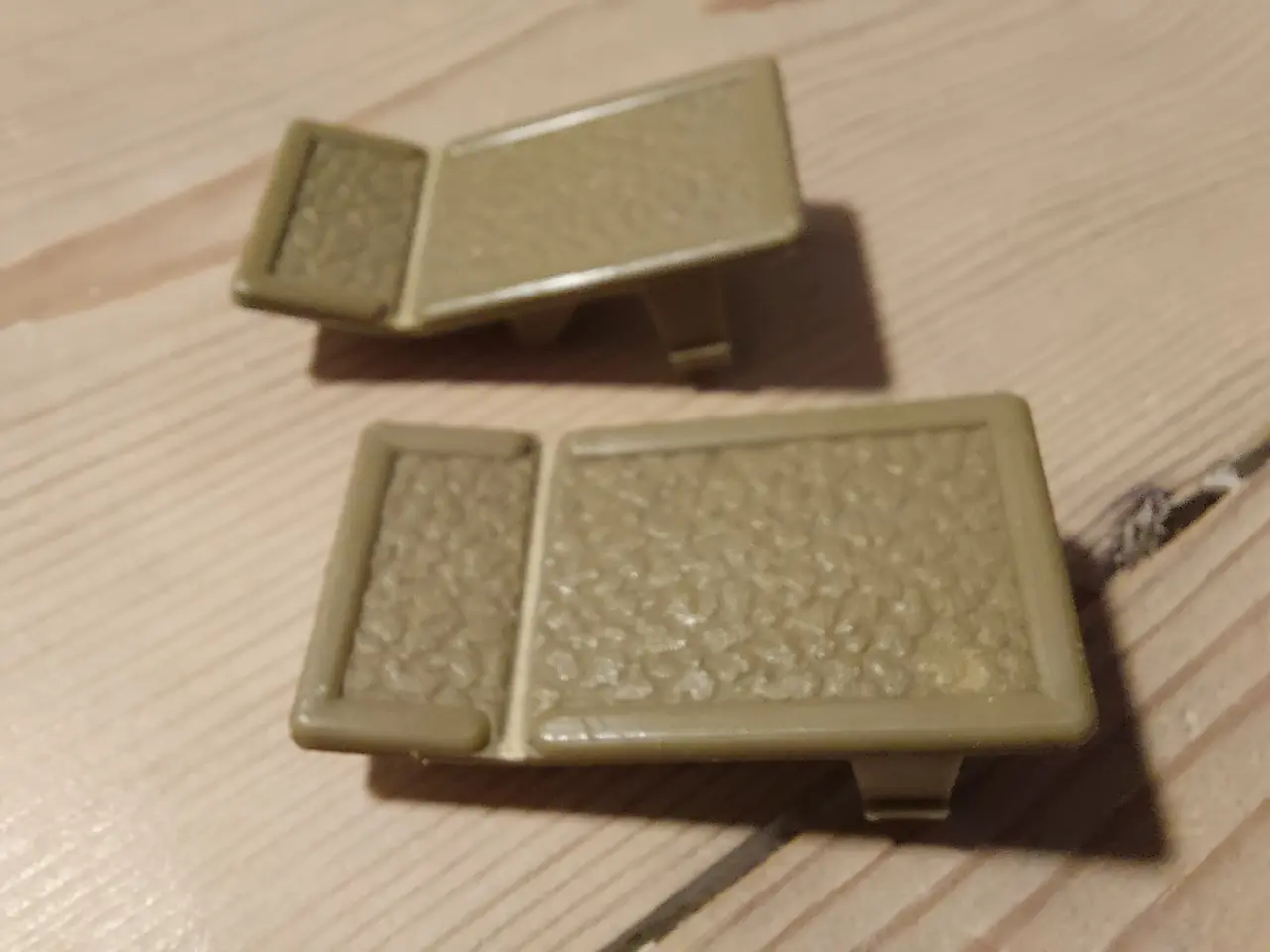 Billede 1 - Originale intakte klemmer/clips til MOTU Fright