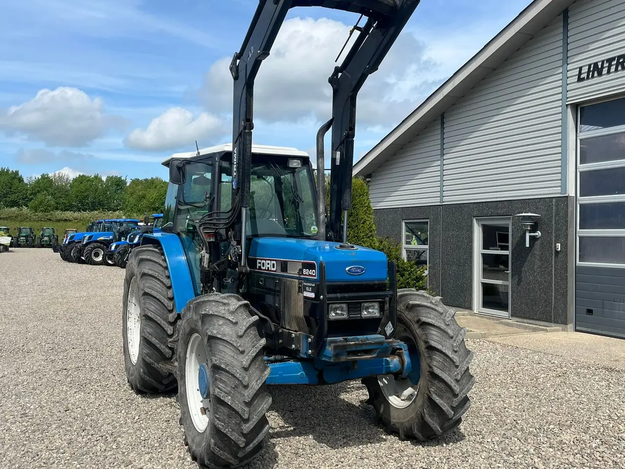 Billede 17 - New Holland 8240 SLE med frontlæsser