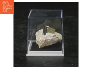 Pyrit i displayboks (str. 5,5 cm)