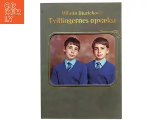 Tvillingernes opvækst : en samling historier om og for børn, og børn der er blevet voksne af Milutin Đuričković (f. 1967) (Bog)