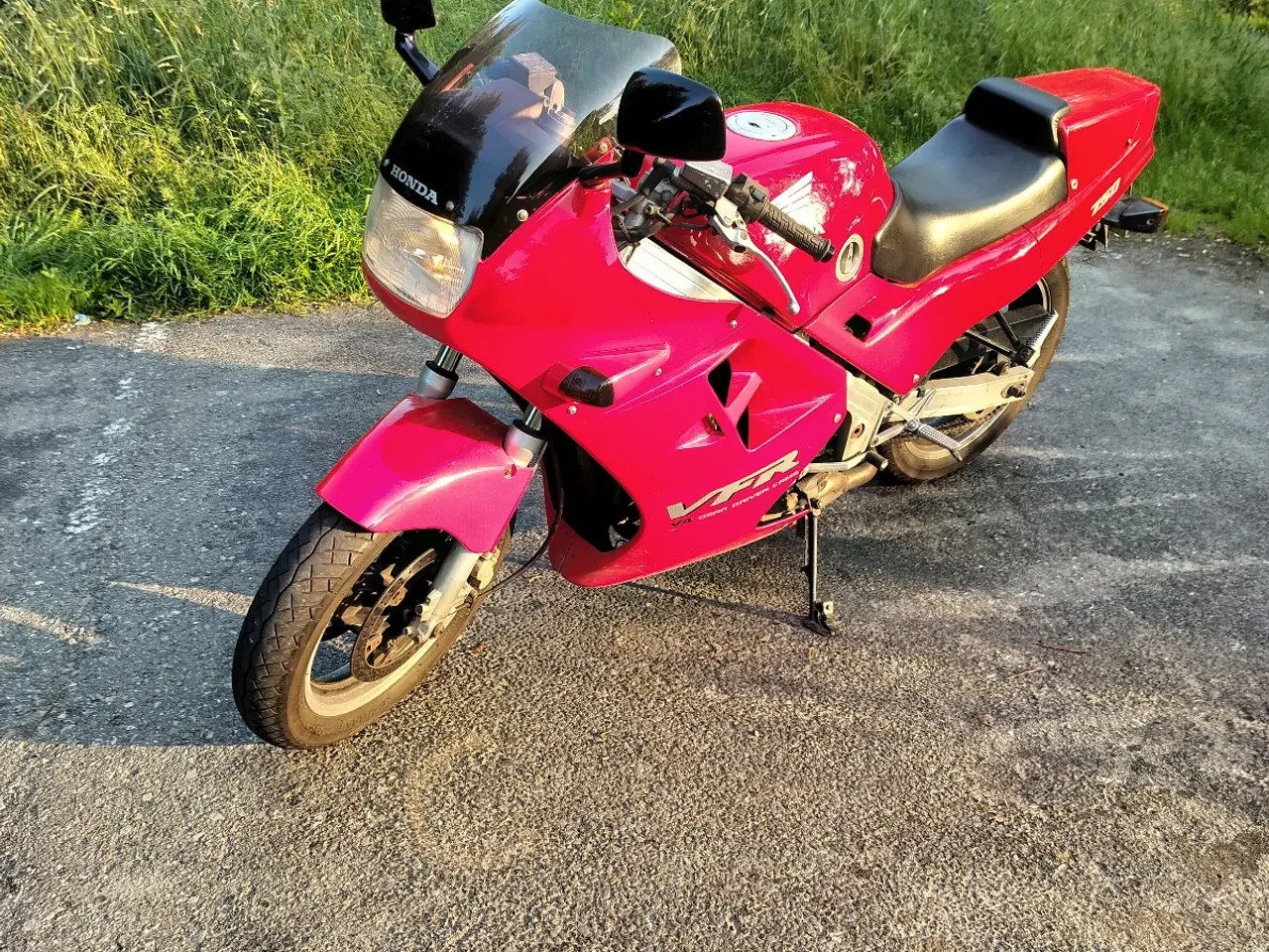 Billede 1 - Honda VFR rc24 750