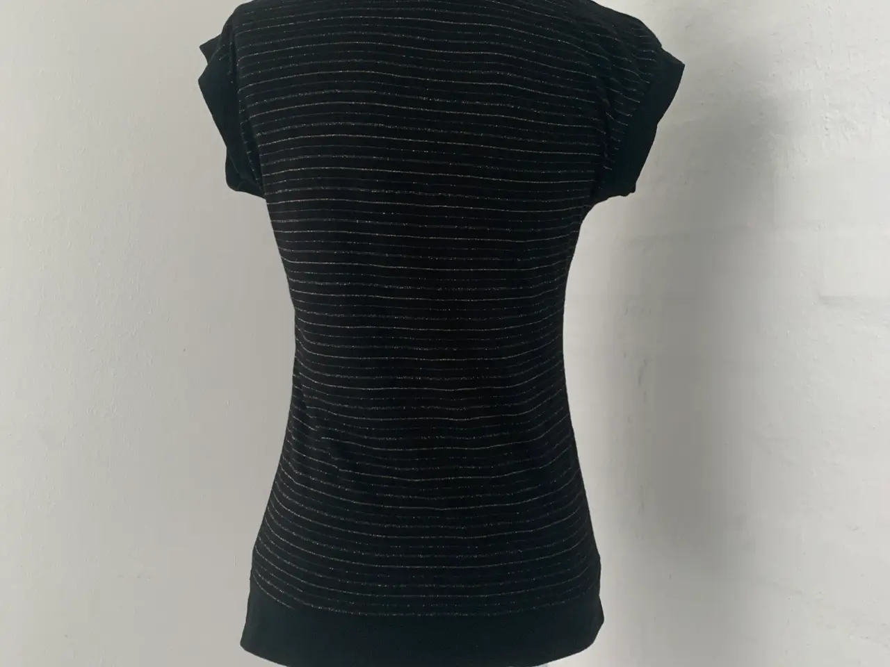 Billede 4 - T-shirt str.36