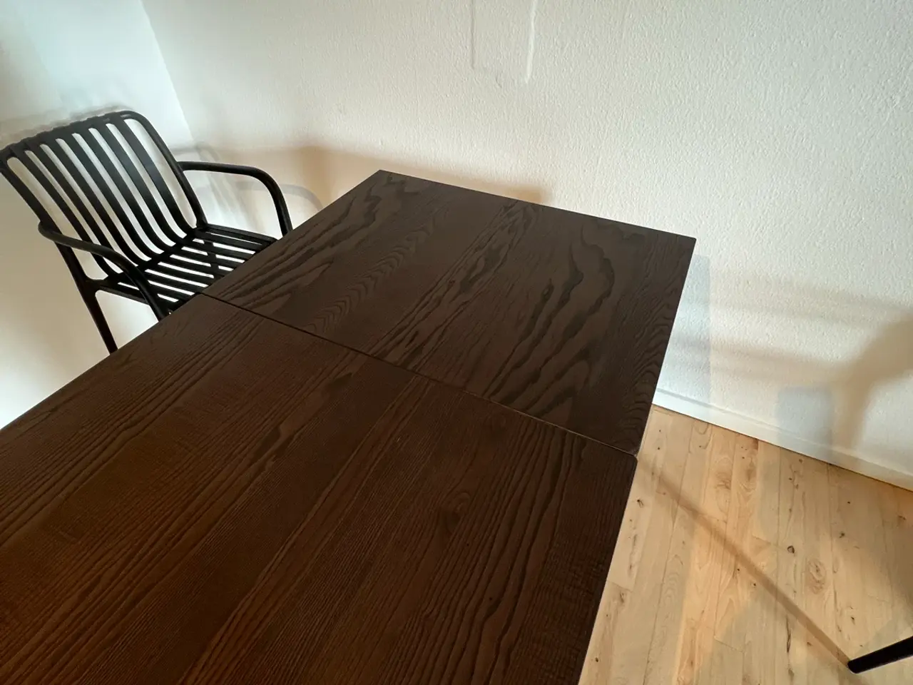 Billede 4 - Spisebord i mørkt træ, 80x120/180 cm
