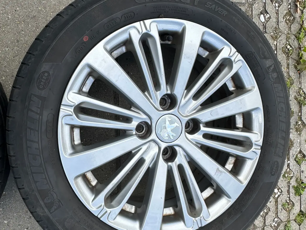 Billede 3 - Originale Peugeot 208 alufælge med dæk