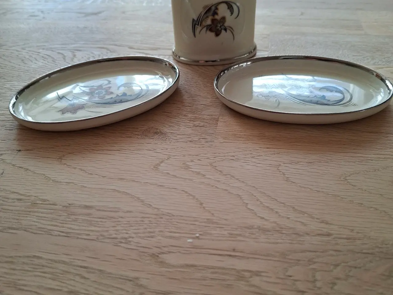 Billede 1 - Københavns Porcelæns Maleri 1 Cigaretholder og 2