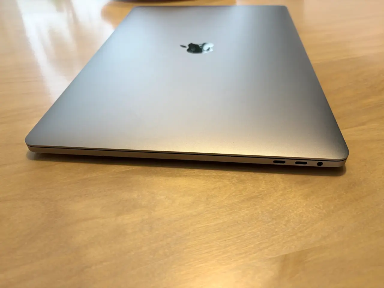 Billede 4 - MacBook Pro (15", 2018) – Space Gray – 80% batteri