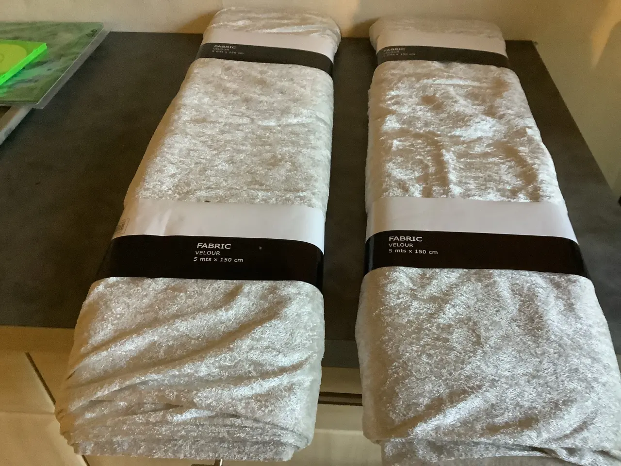 Billede 1 - Velour duge 5 m x 150cm i lysgrå