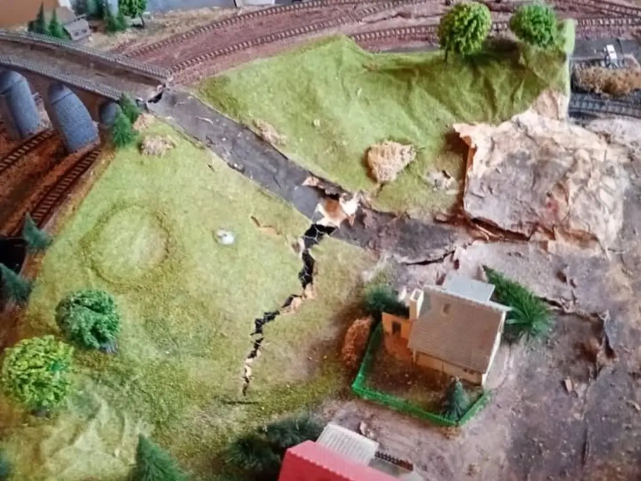 Billede 11 - Marklin Tog m. landskab.