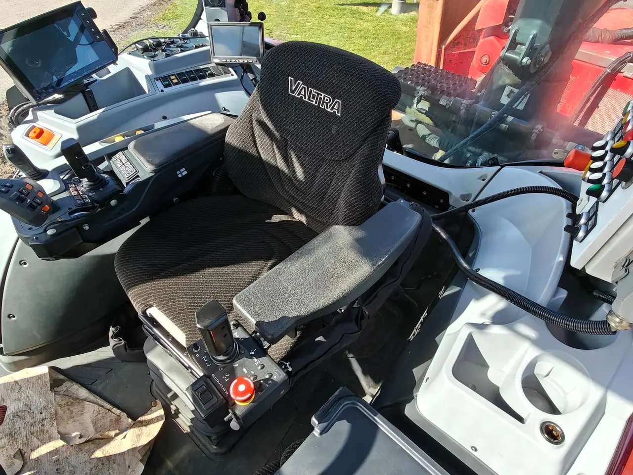 Billede 19 - Valtra T234s Med Jenz 360 Flishugger og Alsidig 23m3 Flisvogn