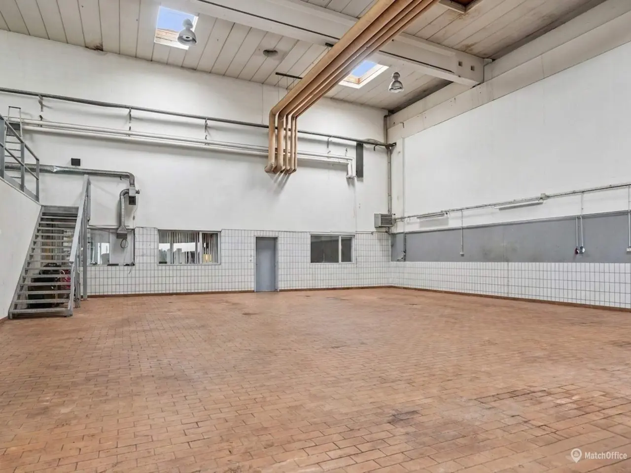 Billede 5 - 839 m² højlofter lager/værksted med kontor