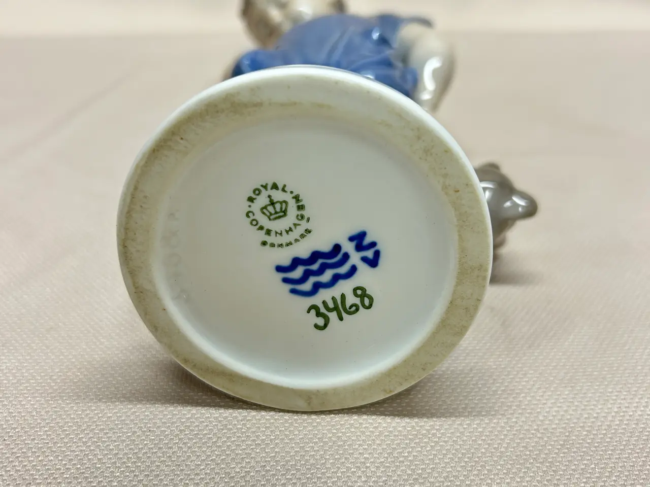 Billede 3 - Royal Copenhagen – Dreng med bamse nr. 3468