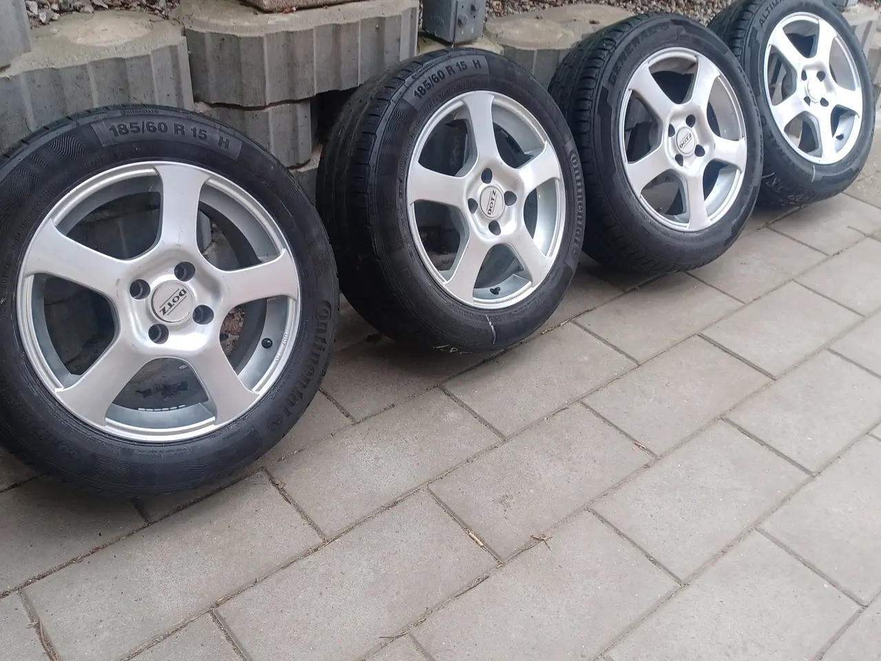 Billede 2 - Renault, Opel, Suzuki alufælge med sommerdæk.