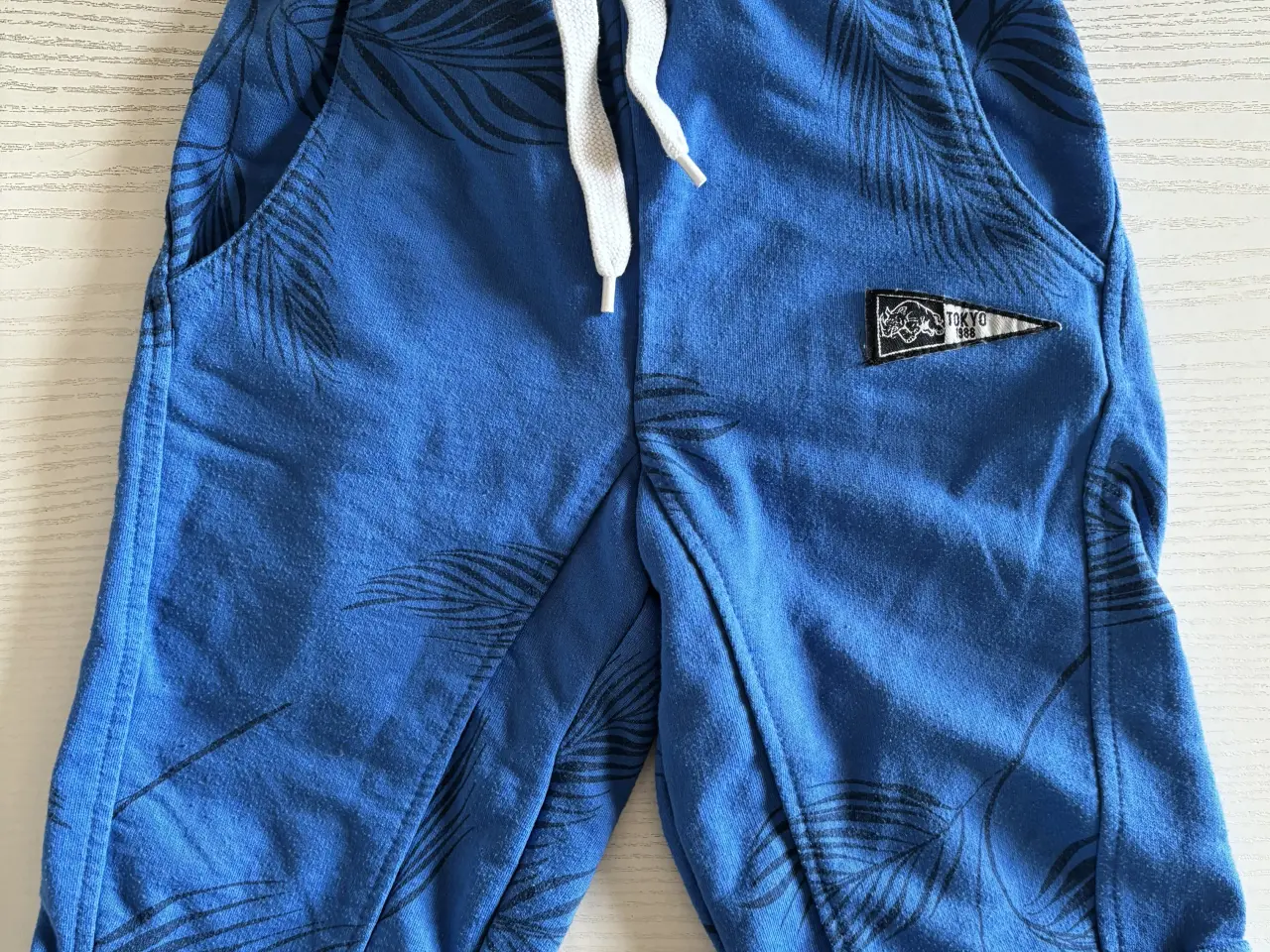 Billede 3 - Børnetøj, Bluser/Shorts str. 122/128
