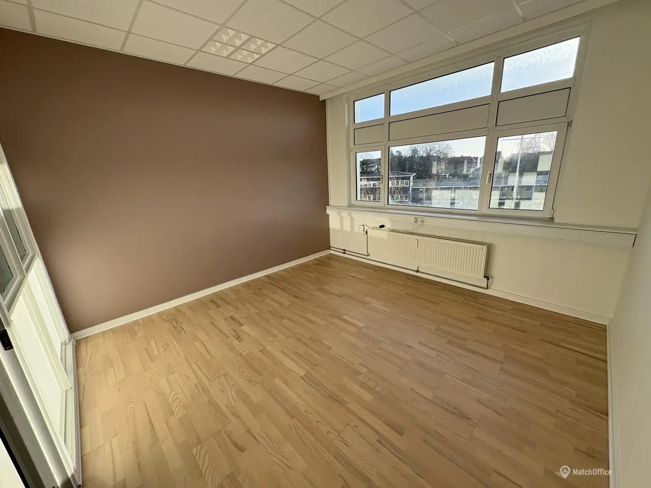 Billede 2 - 18 m2 lukket kontor i fælles kontormiljø