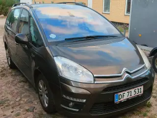 Familiebil i godt stand