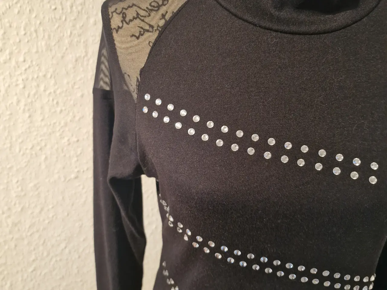 Billede 2 - Sort bluse