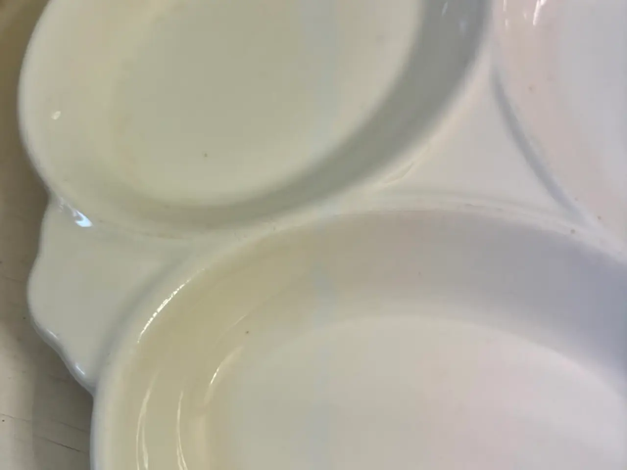 Billede 3 - Royal Copenhagen, hvidt cabaretfad - nr 2