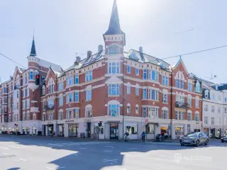 UDLEJES: Stort og veleksponeret butikslejemål på hjørnet af Åboulevard og H.C. Ørsteds Vej