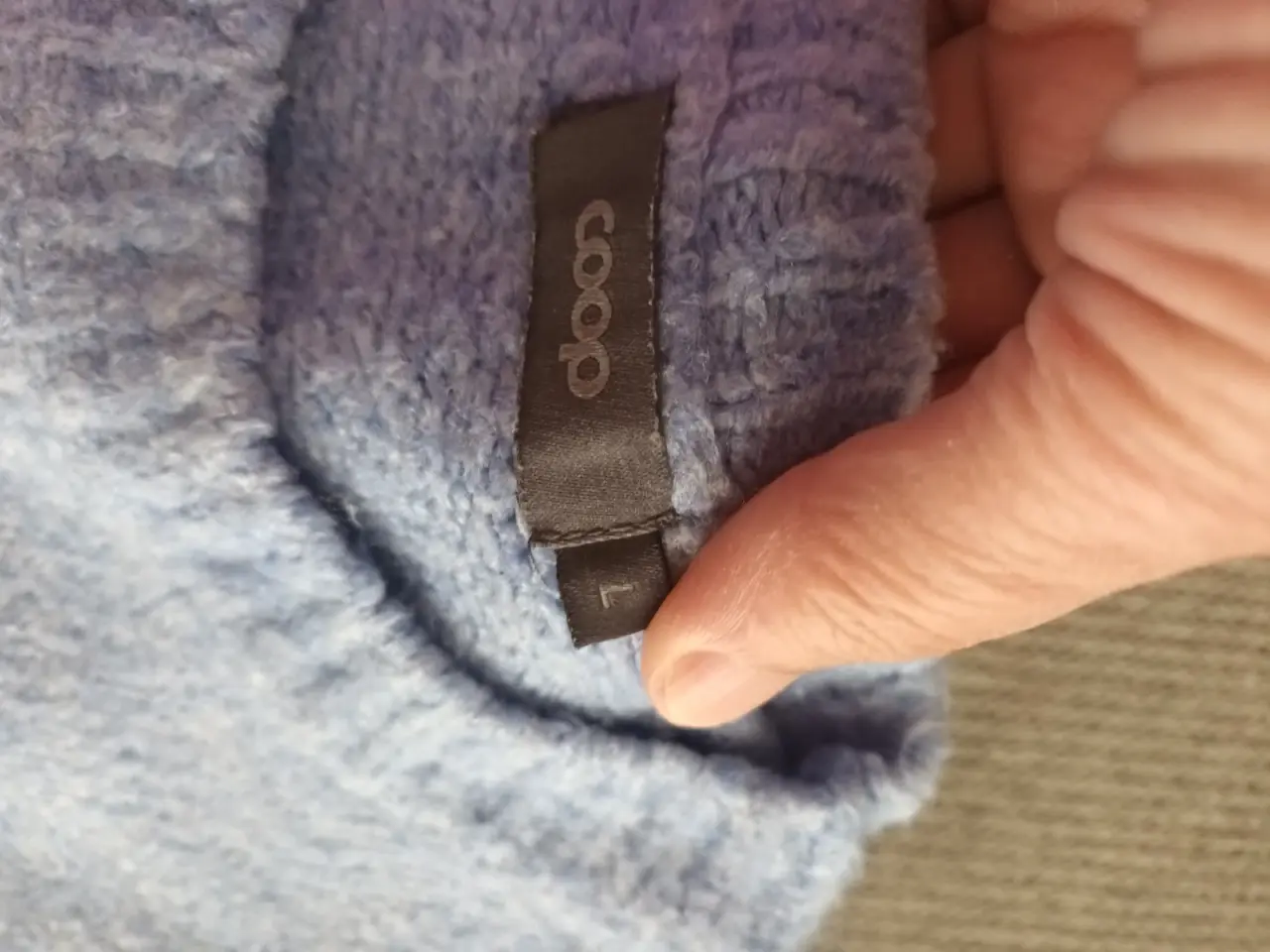 Billede 2 - Varm lyseblå sweater str L