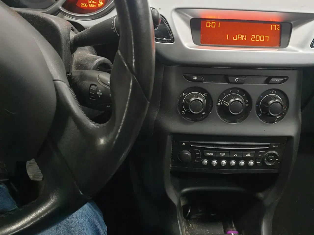 Billede 11 - Citroen c3 2012 1,6 4-dørs m. bagklap Økonomisk di