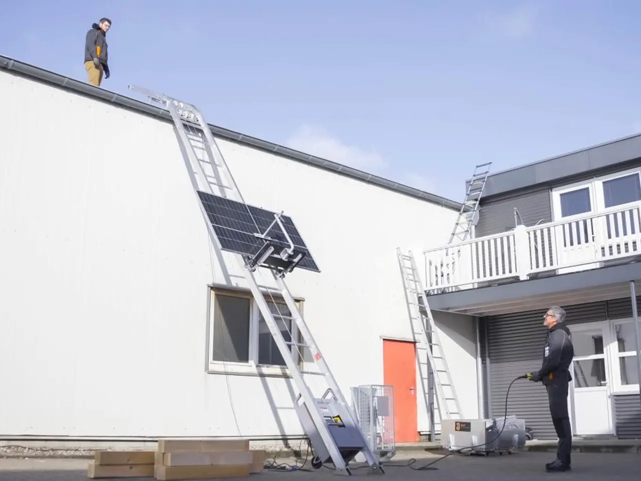 Billede 2 - SolarClimber solcellelift – Effektiv transport af solpaneler op til 21 meter