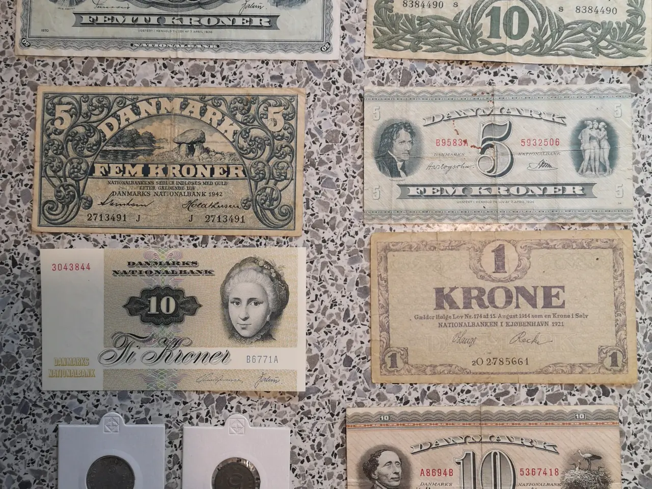 Billede 1 - 7 stk danske sedler og 2 tyske mønter