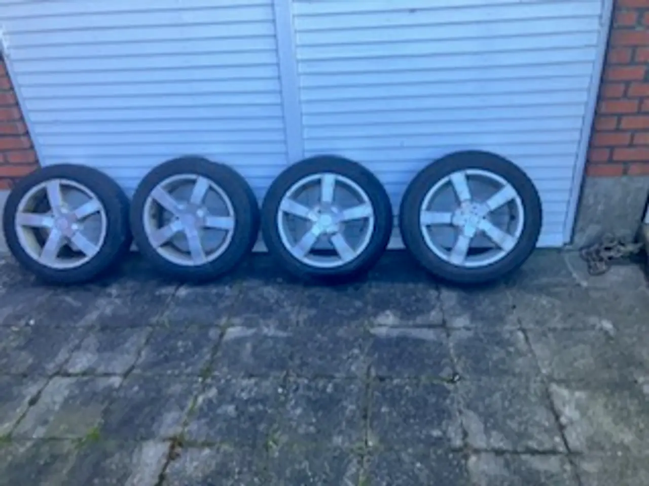 Billede 1 - gode vinterdæk med alufælge til ford KA
