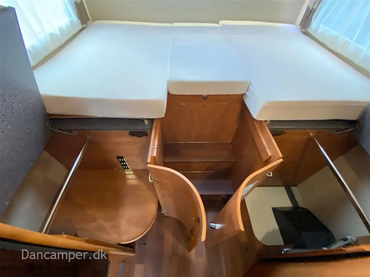Billede 15 - 2016 - Carthago c-tourer T143 LE Luksus camper - med enkeltsenge og automatgear.