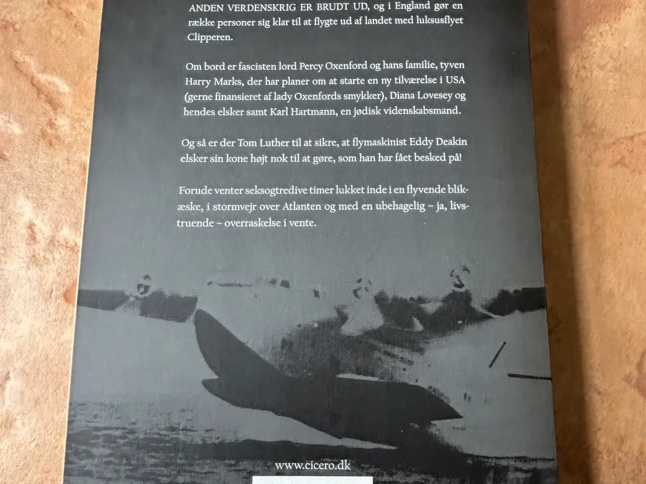 Billede 2 - Ken Follett bog – Nat over havet – paperback