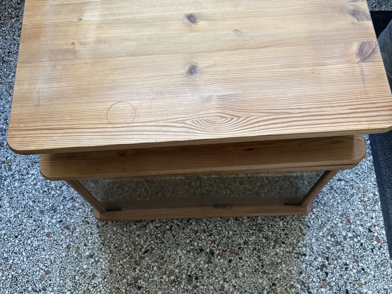 Billede 1 - TV bord i ludbehandlet fyr