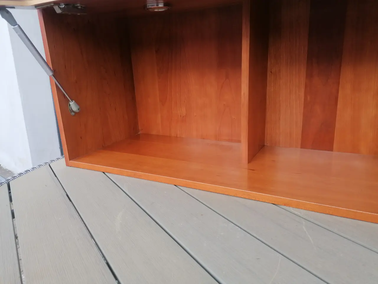 Billede 6 - Hængevitrine i Kirsebær . "Ny" . BxDxH 90x34x40 cm