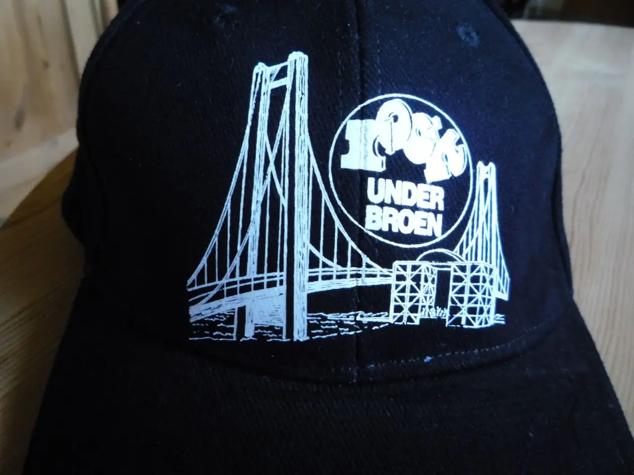 Billede 4 - NEDSAT: Ny Cap, Rock Under Broen