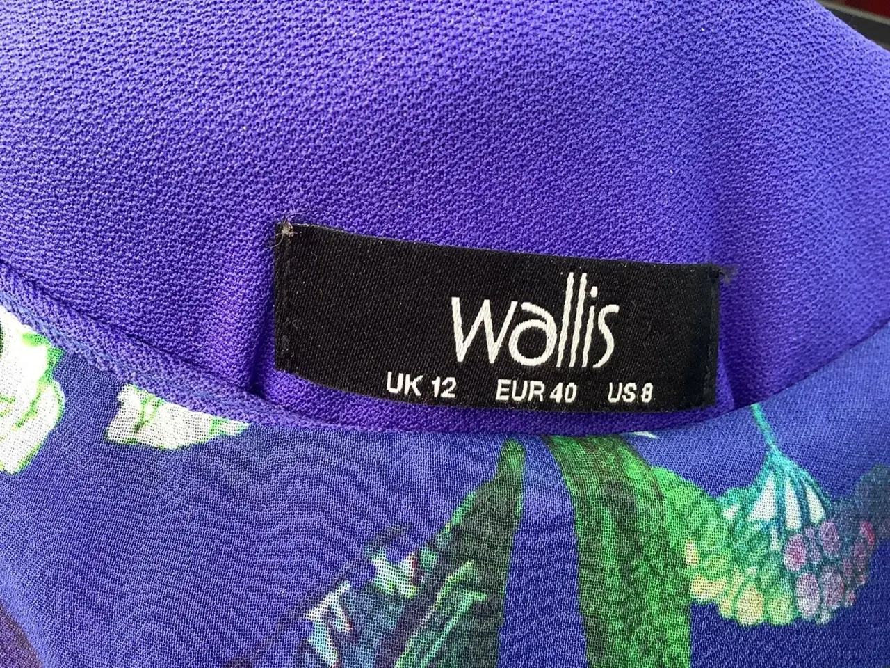 Billede 3 - Kjole fra Wallis - med blomster flor.. str: 38/40