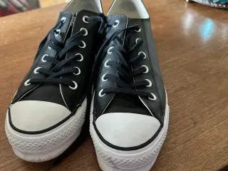 CHUCK TAYLOR ALL STAR LIFT-LAVE SNEAKS