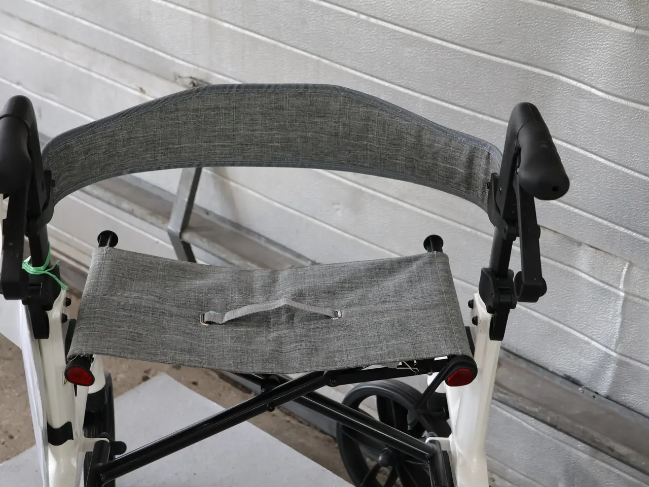 Billede 3 -  Lindebjerg Rollator HF-350 letvægt, Hvid.