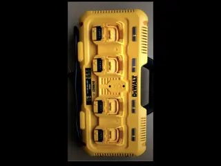DeWalt DCB 104 -lyn oplader