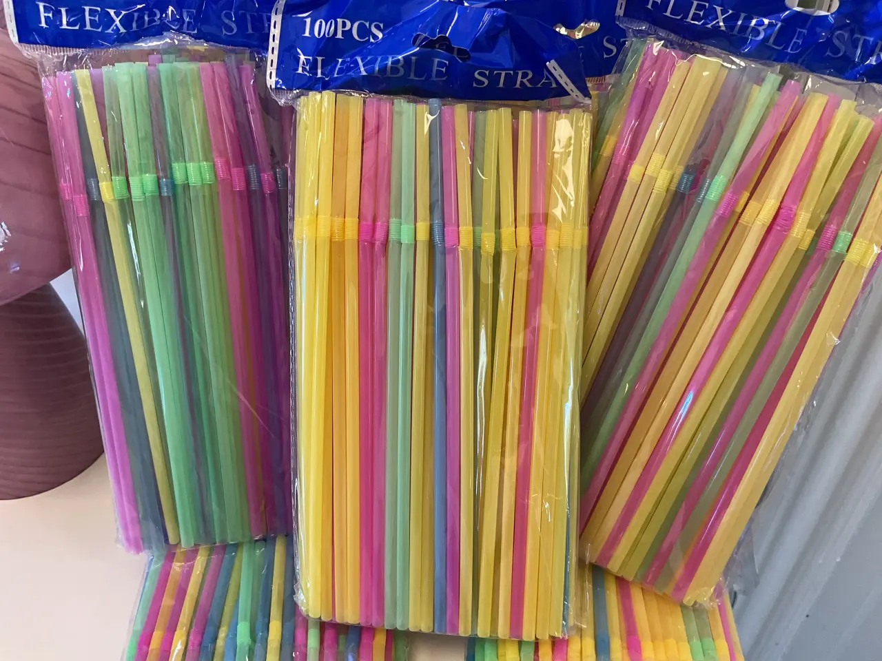 Billede 4 - 100 stk. plastik sugerør med knæk 25,00 kr.